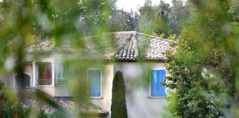 Casa lui Charles Aznavour din regiunea Provence a fost scoasă la v&acirc;nzare pentru suma de 2,4 milioane de euro