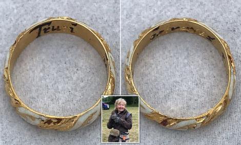 O femeie a găsit inelul lui William Shakespeare cu un detector de metale. Mesajul inscripționat pe el i-a dovedit veridicitatea