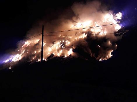Incendiu la groapa de gunoi a municipiului Sighişoara; pompierii intervin cu mai multe autospeciale