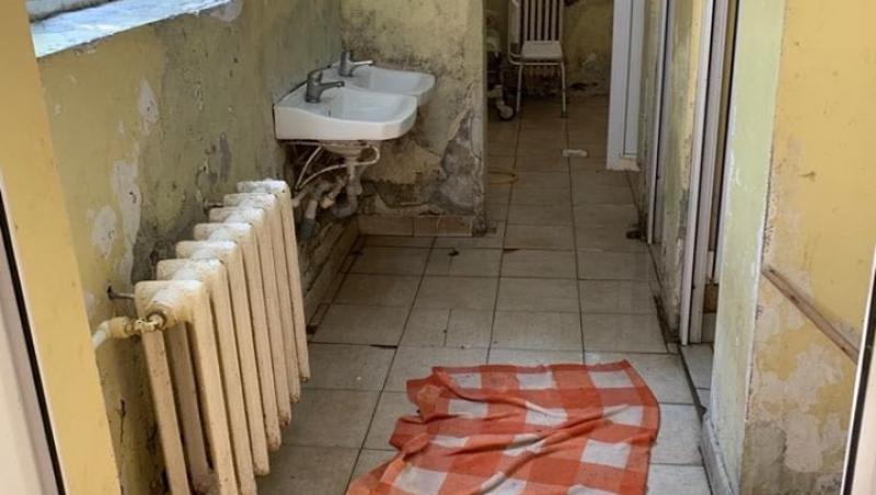 Toalete insalubre și tavane din care picură apă, la Spitalul Județean din Constanța! Imaginile sunt revoltătoare