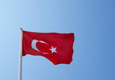 Turcia: Doi jurnalişti de la Bloomberg, judecaţi pentru un articol despre prăbuşirea lirei