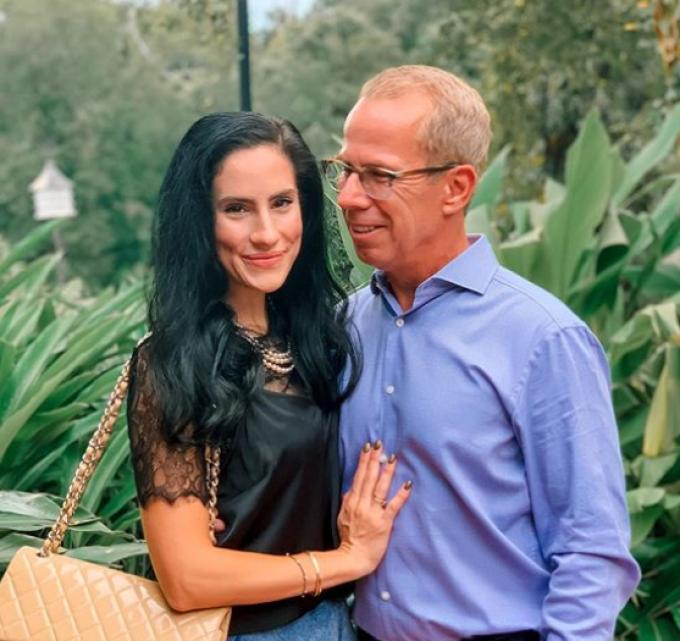 A &icirc;nceput să primească mesaje de la un bărbat de două ori mai &icirc;n v&acirc;rstă dec&acirc;t ea. Ce s-a &icirc;nt&acirc;mplat o lună mai t&acirc;rziu