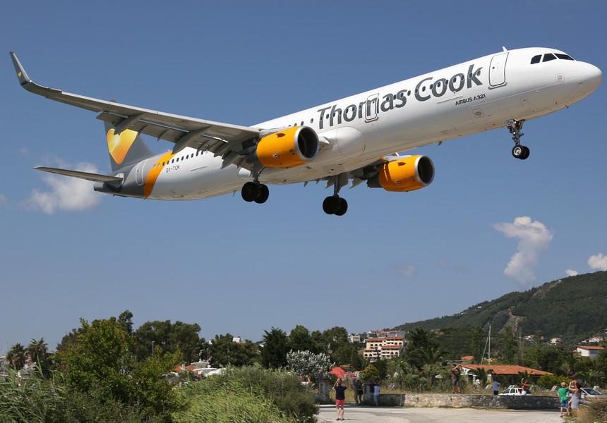 Negocierile pentru salvarea Thomas Cook au eşuat, iar compania &icirc;şi &icirc;ncetează imediat activitatea; turiştii vor fi repatriaţi
