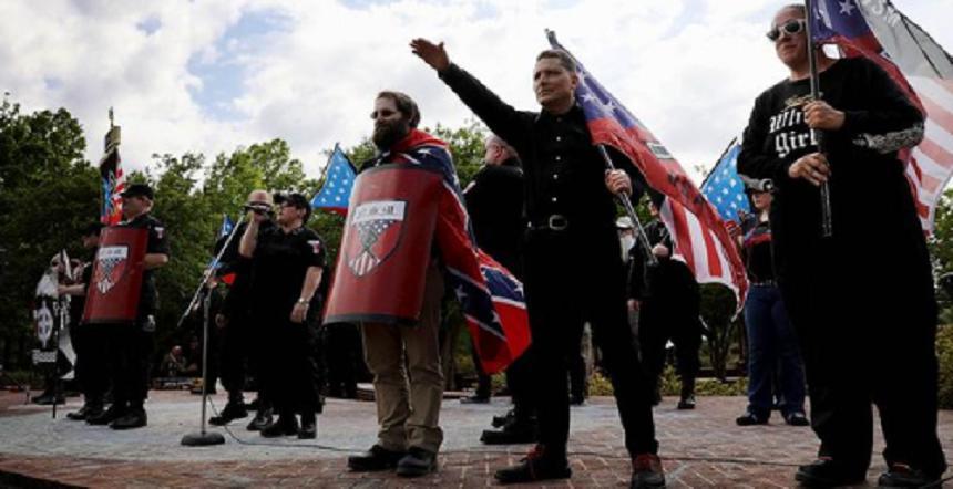 Guvernul Trump recunoaşte naţionalismul alb drept o ameninţare teroristă majoră