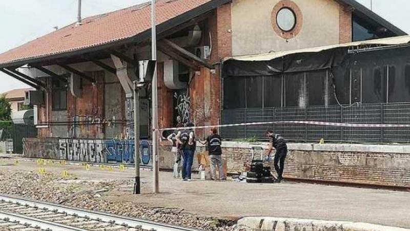 Românul bătut și chinuit într-o gară din Italia a decedat. Unul dintre agresori este român