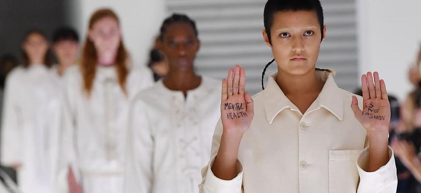 &bdquo;Sănătatea mintală nu este modă&rdquo; - Protest al unui model &icirc;n timpul prezentării colecţiei Gucci de primăvară-vară