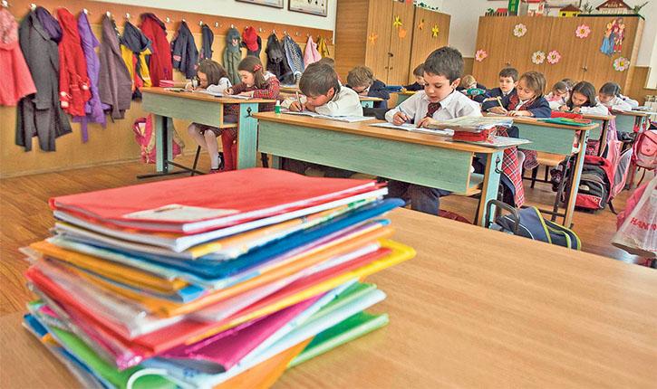 Educația fără ministru, elevi fără manuale! Cei de clasele a VII-a și a VIII-a nu au cărți nici după două săptăm&acirc;ni