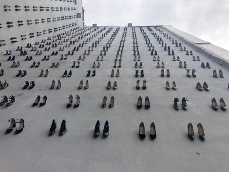 Gest remarcabil! 440 de perechi de pantofi, evidențiază abuzurile domestice asupra femeilor