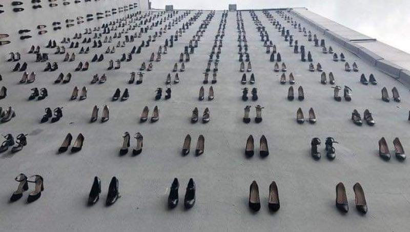 Gest remarcabil! 440 de perechi de pantofi, evidențiază abuzurile domestice asupra femeilor