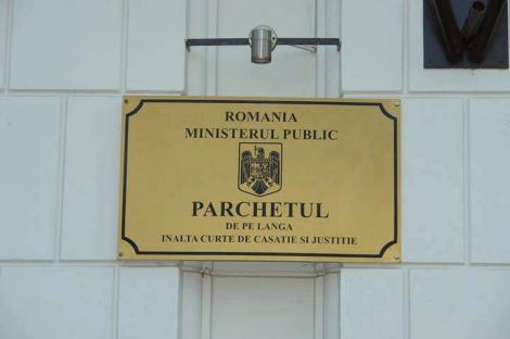 Deficienţe vizând activitatea procurorilor şi activitatea managerială a primului procuror, constatate după controlul Parchetului General la Parchetul Judecătoriei Caracal; sunt indicii privind săvârşirea de abateri disciplinare