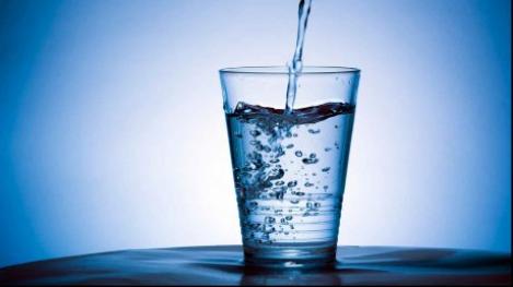 Tu știai? Apa nu este cea mai hidratantă băutură. Cât de hidratante sunt cafeaua, berea sau laptele