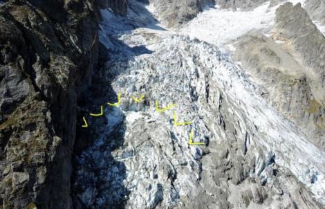 Un gheţar de pe Mont Blanc, în pericol de prăbuşire. Autorităţile italiene au închis drumurile şi evacuat muntele