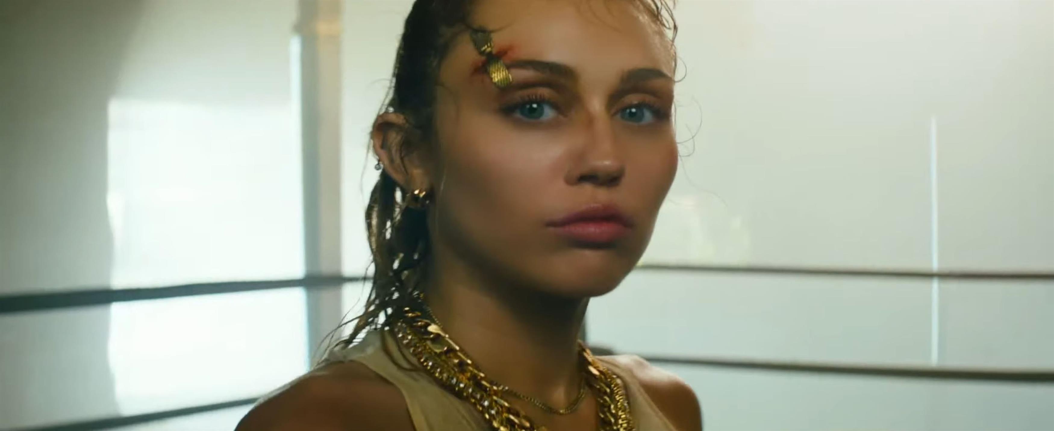 Miley Cyrus, &icirc;n pragul anorexiei! Cum a fost fotografiată artista, după despărțirea de Liam Hemsworth: &bdquo;Ești bolnavă, ai nevoie de un medic!&rdquo;