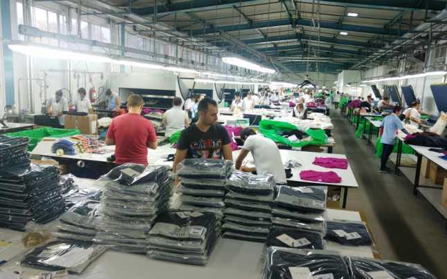 O femeie a fost găsită decedată &icirc;ntr-o fabrică de textile. Poliția cercetează cazul