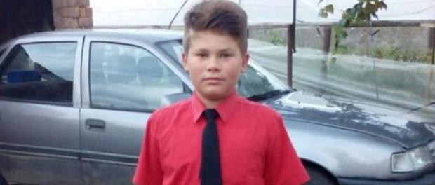 Denis a dispărut din Caracal, după ce a plecat de la liceul la care este elev!  Băiatul a fost văzut căr&acirc;nd un troler