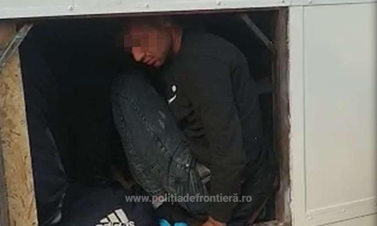 Giurgiu: 24 de irakieni şi doi sirieni care intenţionau să intre ilegal &icirc;n Rom&acirc;nia, &icirc;ntr-o autoutilitară cu struguri, prinşi de poliţiştii de frontieră