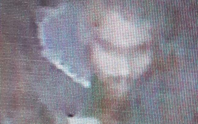 Două femei au fost atacate pe stradă, &icirc;n Bucureşti! Agresorul a fost filmat! Polițiștii cer ajutor pentru identificarea bărbatului! Foto