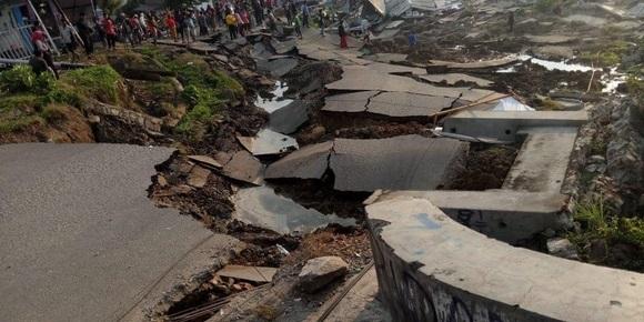 Numărul persoanelor care au murit &icirc;n cutremurul cu magnitudinea de 6,5 grade a ajuns la 30, printre care și copii! Este declarată stare de urgență &icirc;n Insulele Moluce