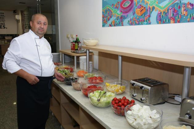 Meniul "tricolorilor" &icirc;n săptăm&acirc;na meciului cu Spania; prosciutto crudo, raviolli cu sos de roşii şi parmezan sau salată de ţelină cu mere şi morcovi