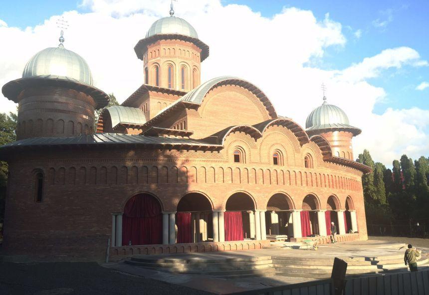 Rămăşiţele păm&acirc;nteşti ale reginei Elena vor fi aduse &icirc;n Noua Catedrală Arhiepiscopală şi Regală de la Curtea de Argeş