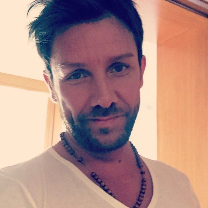 Falsul chirurg italian, Matteo Politi, &icirc;şi deschide o clinică privată &bdquo;cu cei mai buni medici din Europa&rdquo; și va oferi servicii medicale gratuite