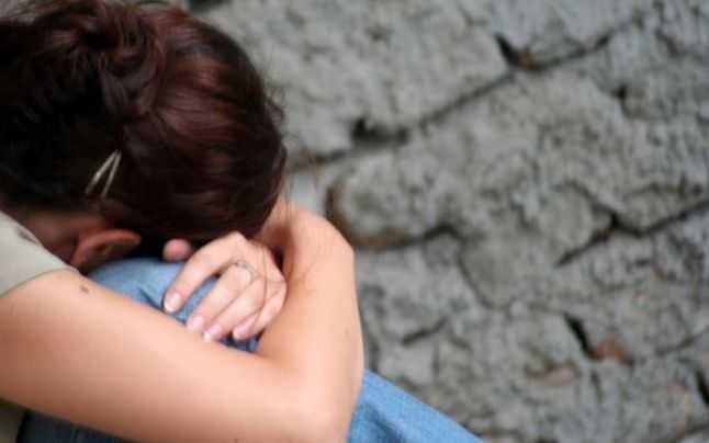 Elevă &icirc;n clasa a șaptea, umilită de primarul comunei! Profesoara fetei, revoltată: &rdquo;Vă dați seama că e &icirc;n sufletul ei? Toți o privesc cu suspiciune!&rdquo;