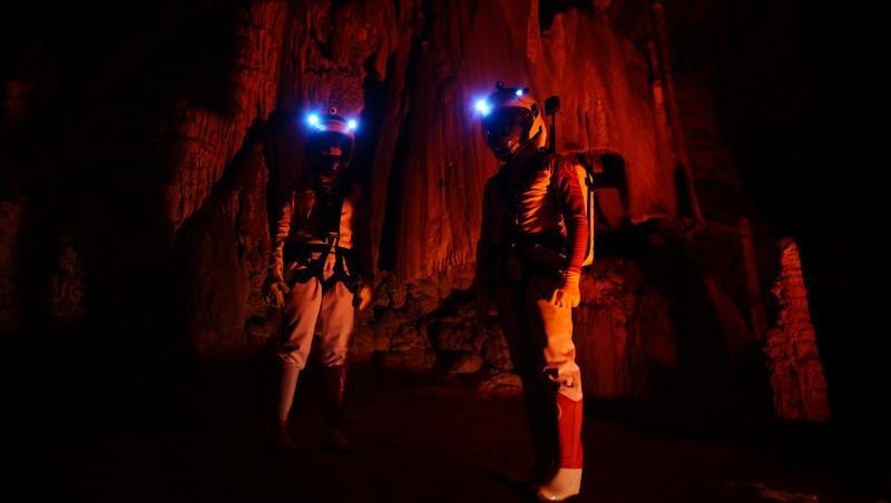Turiștii experimentează viața pe Marte într-o peșteră din Spania - VIDEO