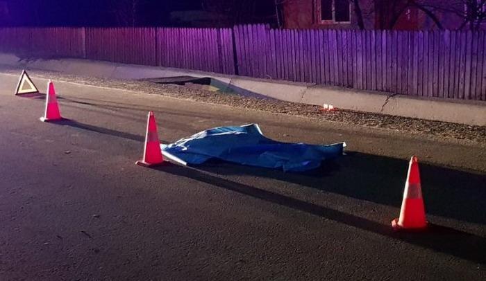 O copilă se plimba pe bicicletă, c&acirc;nd a fost spulberată de o mașină, pe marginea drumului. Gestul șocant făcut de șoferul vinovat