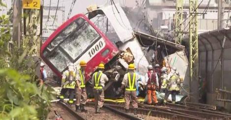 Japonia: O persoană a murit şi alte 34 au fost rănite după un accident într-un tren şi un camion în apropiere de Tokyo