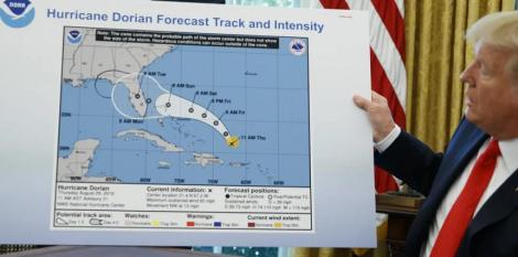 Trump, un nou episod în lupta cu realitatea. A prezentat o hartă cu un traseu fals al uraganului Dorian în încercarea de a-şi valida un mesaj incorect