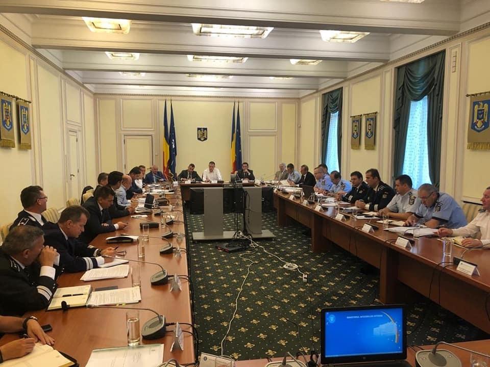 Mihai Fifor, &icirc;nt&acirc;lnire cu sindicaliştii din Poliţie pe tema Statutului Poliţistului. Discuţiile au vizat propunerea ca şefii să aibă un mandat limitat