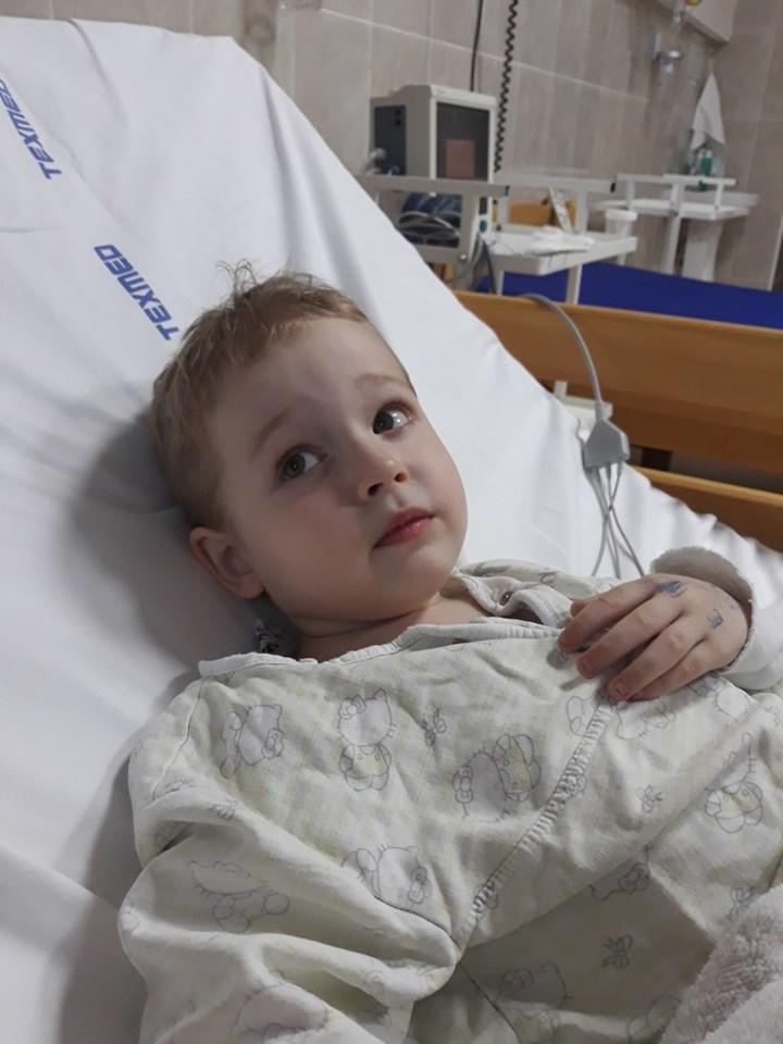 "Nu vrem flori &icirc;n prima zi de școală!". Un liceu din București &icirc;i roagă pe elevi și părinți să doneze pentru a salva viața unui copil