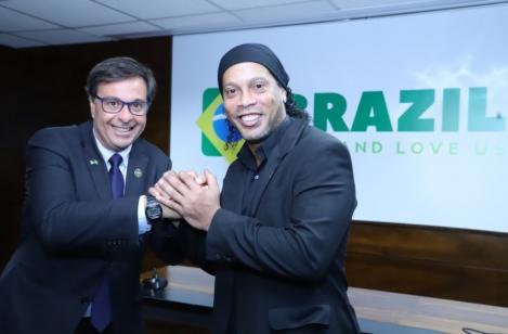 Ronaldinho a fost numit ambasador al turismului în Brazilia; Însă, fostul fotbalistul are o problemă - este privat de paşaport