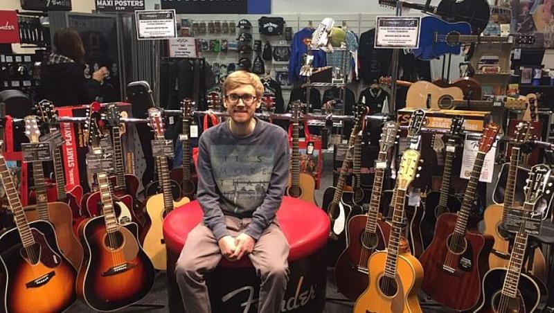 A început să îi scrie scrisori fiului ei, în Rai. Tânărul a murit chiar în ziua nunții sale: „L-am strâns în brațe. A fost ultima lui noapte cu noi”