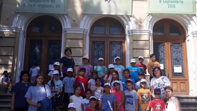 47 de copii au mers în prima excursie din viața lor, în capitală,  prin proiectul „Ne plimbăm și învățăm”