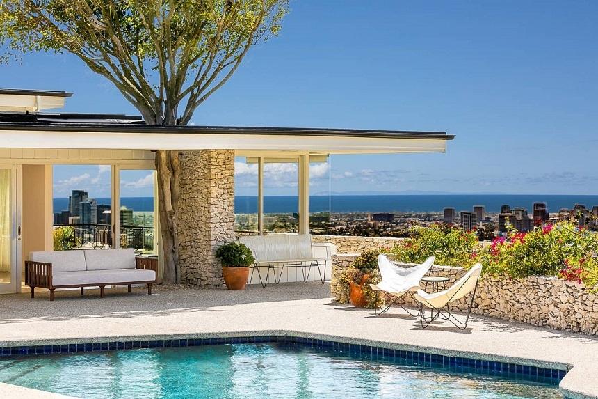 Casa lui Elvis Presley din Beverly Hills poate fi &icirc;nchiriată prin Airbnb