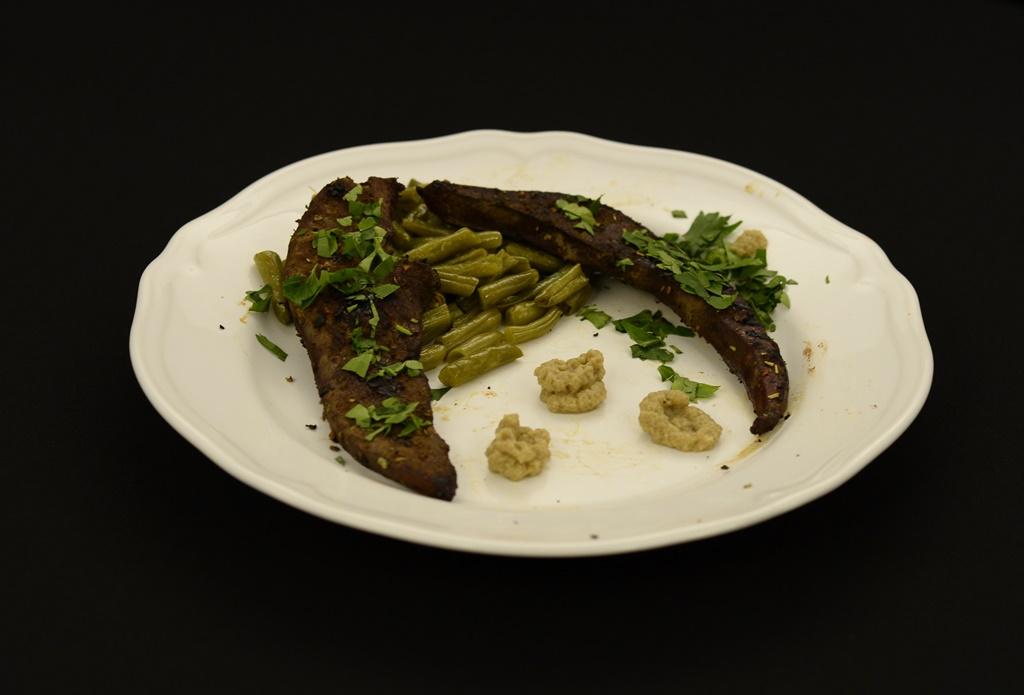 Ficat de porc la grătar cu garnitură de fasole verde