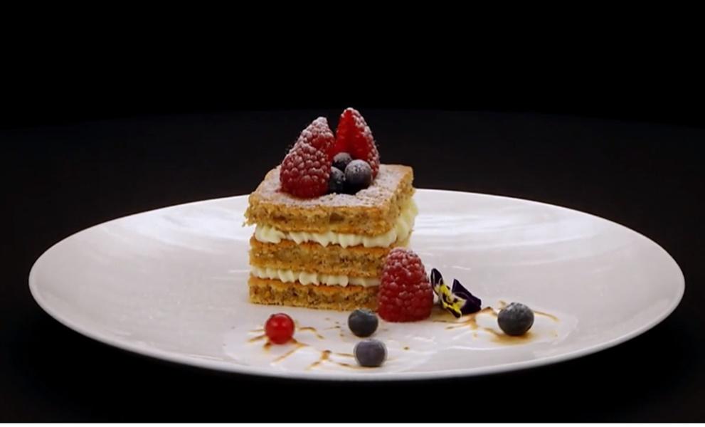 Tort de morcovi și mere cu cremă de br&acirc;nză