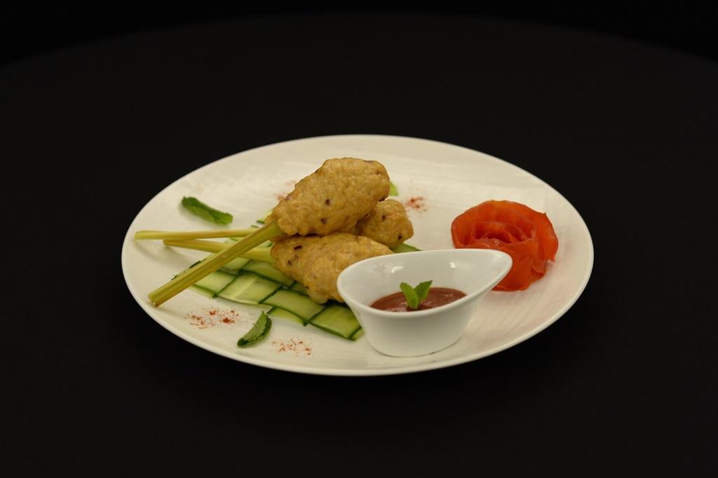 Chifteluțe  de creveți pe bețișoare de lemongrass