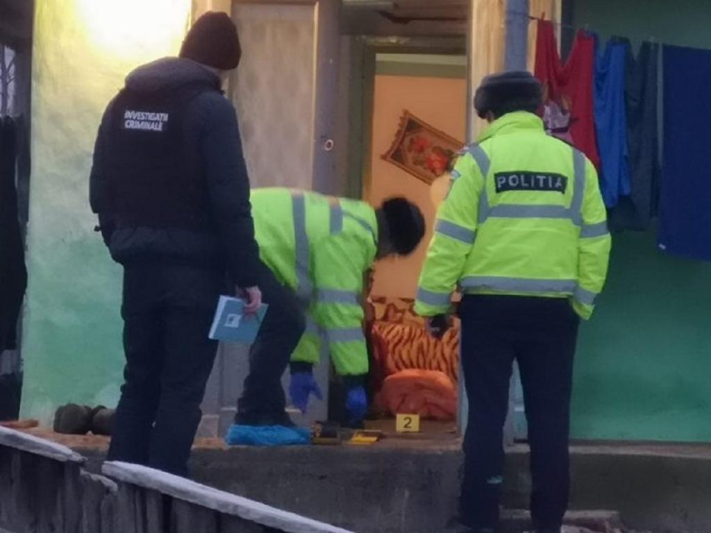 Și-a &icirc;njunghiat fără milă iubita! După 12 lovituri de cuțit s-a simțit vinovat și a sunat la poliție