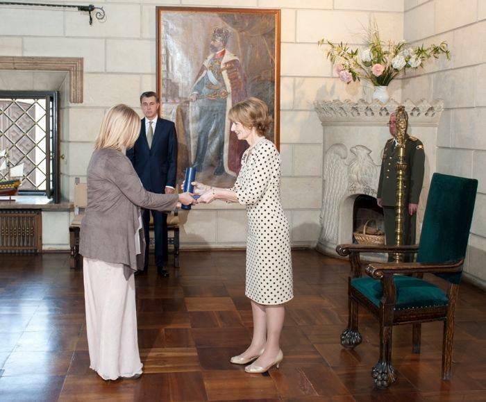 Familia Regală a Rom&acirc;niei depl&acirc;nge decesul Cristinei Ţopescu: A dovedit o neobişnuită discreţie, nobleţe sufletească şi profunzime a spiritului