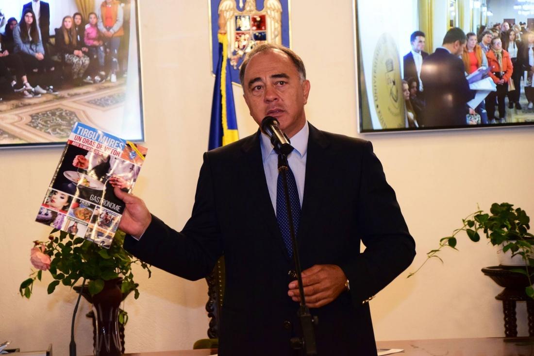 Un primar din Rom&acirc;nia pune condiții romilor care &icirc;și doresc copii: "Să aibă loc de muncă, o casă și bani pentru creșterea lor"