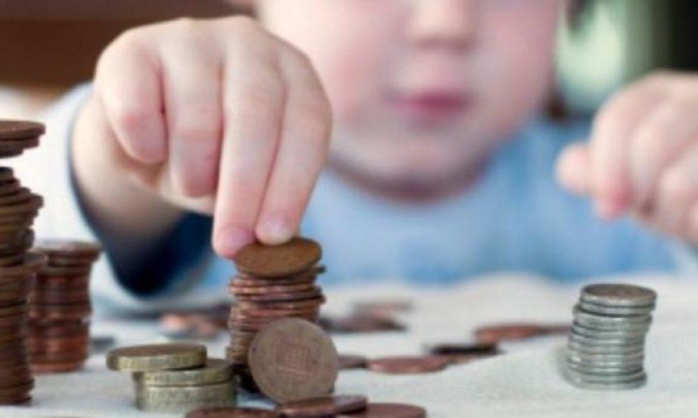 Adevărul despre majorarea alocațiilor. Copiii vor &icirc;ncasa &icirc;n plus doar c&acirc;țiva lei, bani suficienți pentru a cumpăra un singur kilogram de făină și unul de zahăr&nbsp;