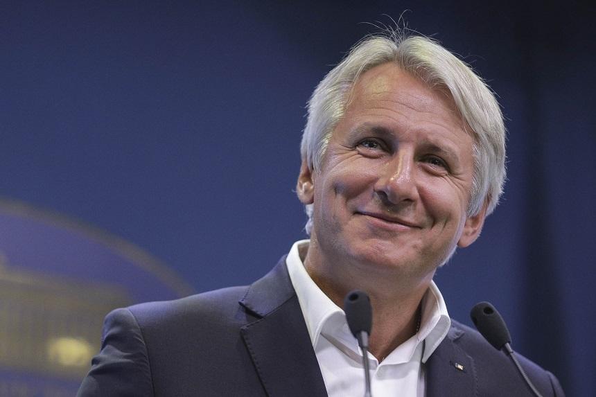 Teodorovici: Ce poate să fie mai rău dec&acirc;t un premier figurant sau un ministru de finanţe incompetent? Un &icirc;ntreg guvern