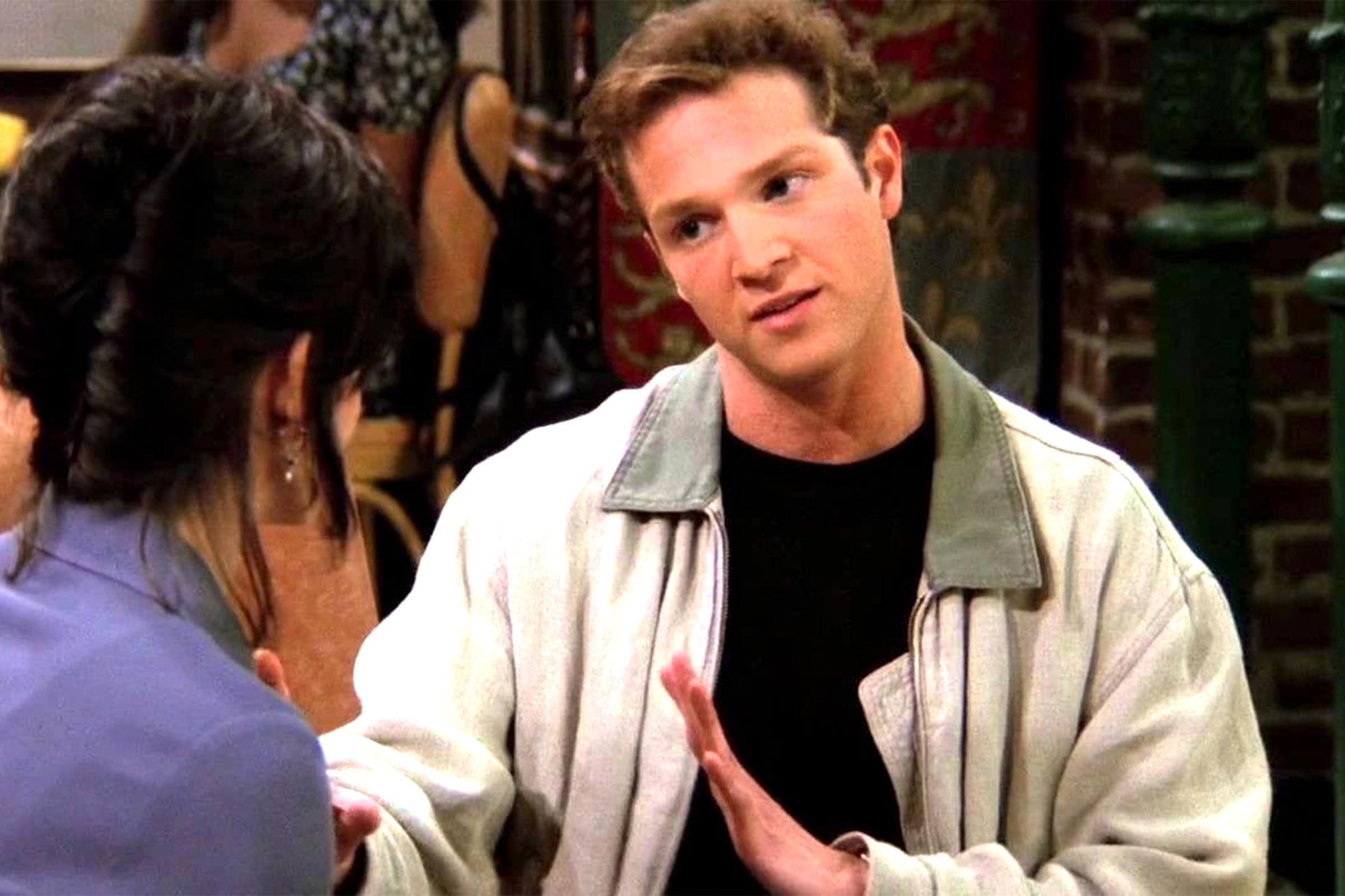 Un actor din serialele &bdquo;Highlander&rdquo; și &bdquo;Friends&rdquo; s-a sinucis, la 51 de ani! Cum l-a găsit soția lui