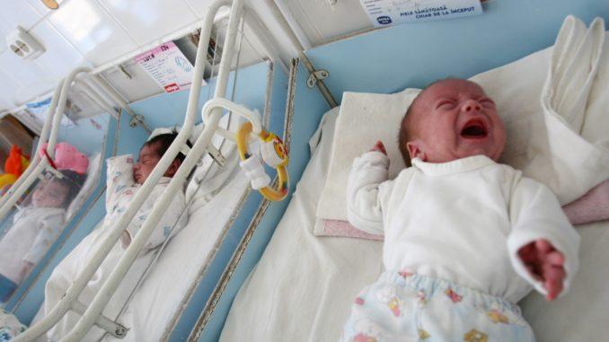 1.500 de lei pentru proaspeții părinți. Două noi tipuri de vouchere vor fi acordate de stat, unul dintre ele lunar