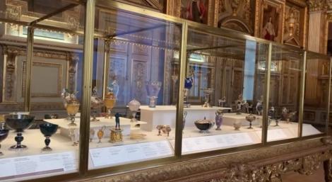 Bijuteriile regilor Franţei, expuse publicului după restaurarea Galeriei Apolo de la Muzeul Luvru