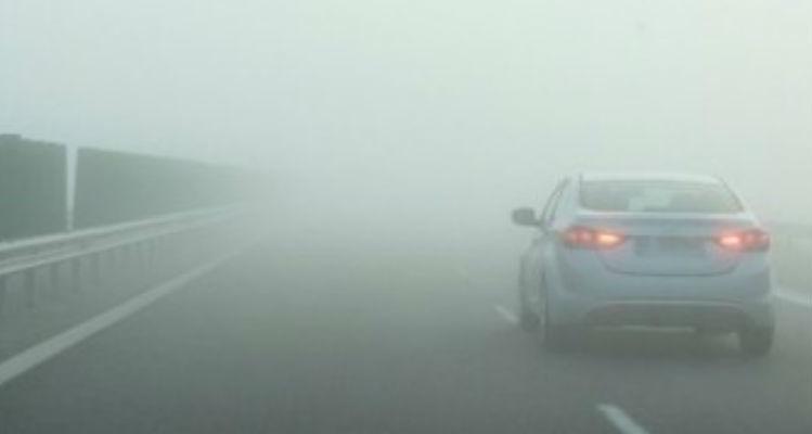 Avertizare Infotrafic: Trafic îngreunat din cauza ceţii, pe drumuri din 28 de judeţe şi în municipiul Bucureşti/ Meteorologii anunţă că ceaţa va persista în următoarele ore