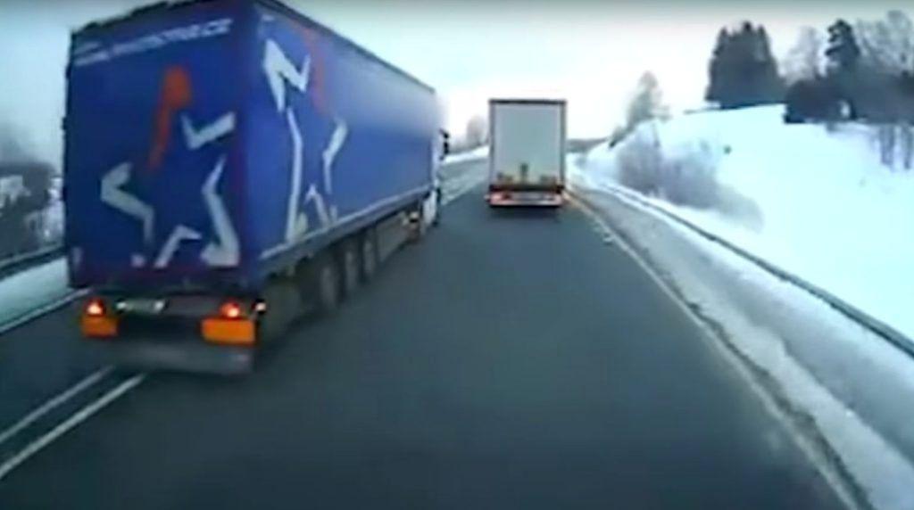 Un bărbat a primit doi ani de &icirc;nchisoare pentru o depășire periculoasă! Imaginile te vor &icirc;ngrozi - VIDEO