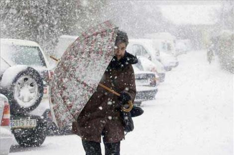 Gata, iarna se instalează în România! Care sunt regiunile în care vremea se răcește drastic și unde va ninge